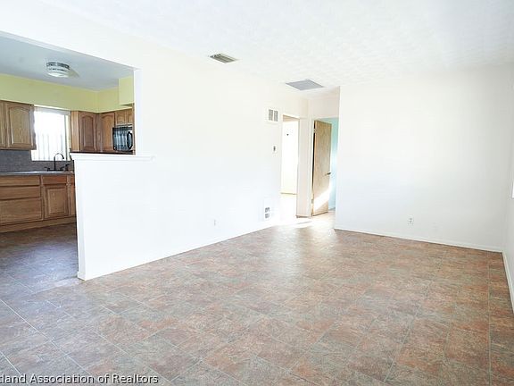 4th image of 224 Dove Ave
