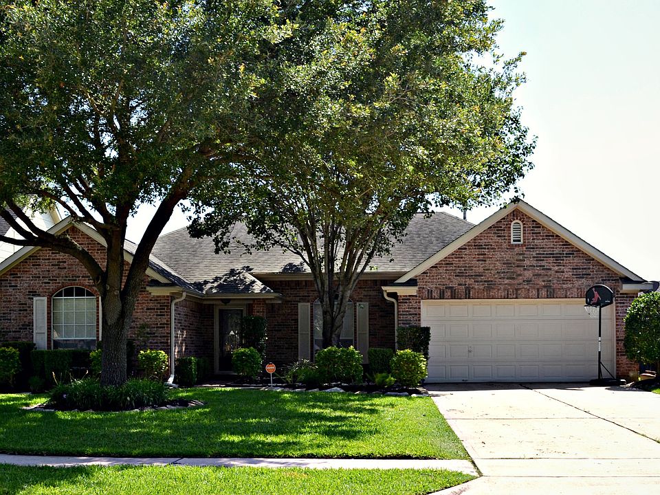 1st image of 106 Summer Winds Dr