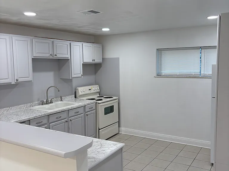 210 Appletree Ln — Photo 19