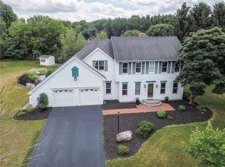 9 Apple Cross Ln, Fairport, NY 14450
