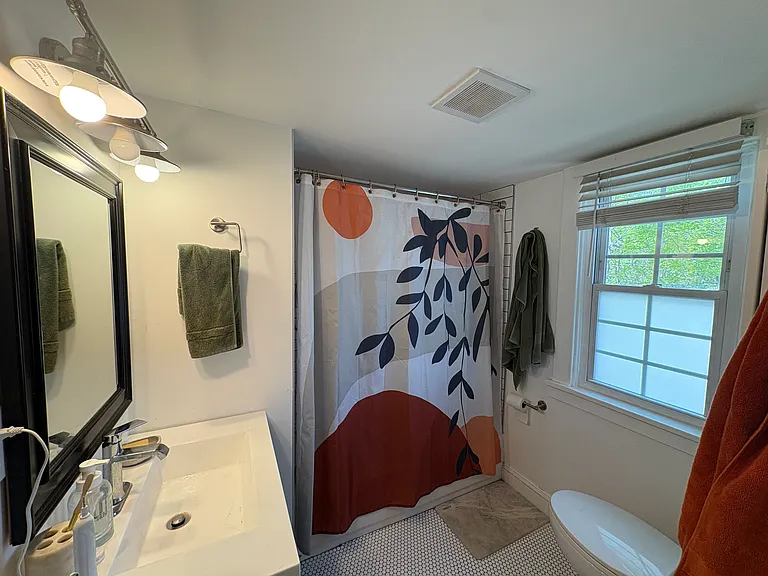 1102 18th Ave NE #2 — Photo 11