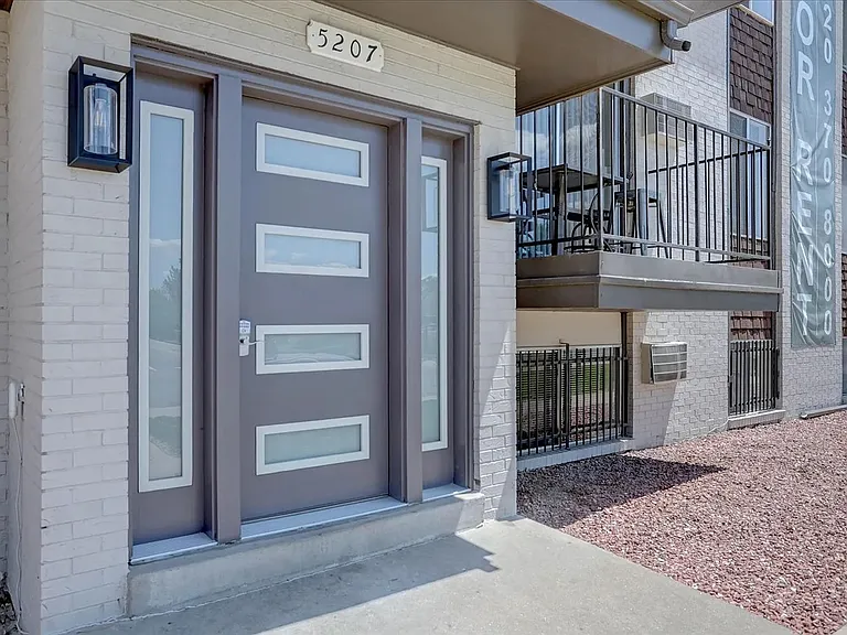 Caravelle Apartments — Photo 10