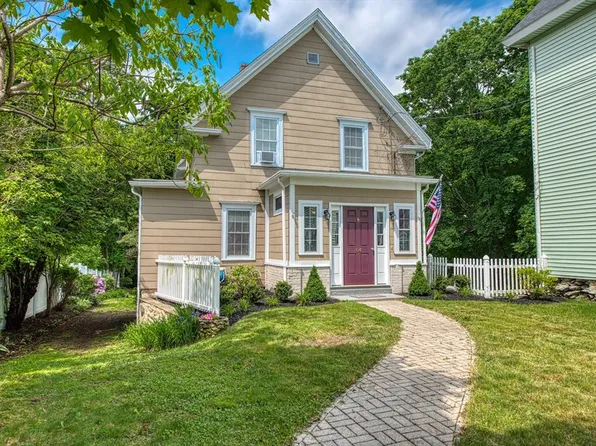 64 Everett St, Middleboro, MA 02346