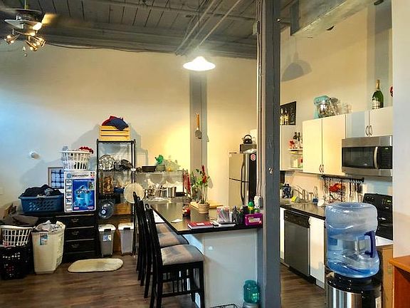 3rd image of 212 Dartmouth St