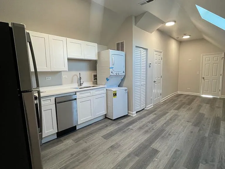 2917 W Cermak Rd #4R — Photo 6