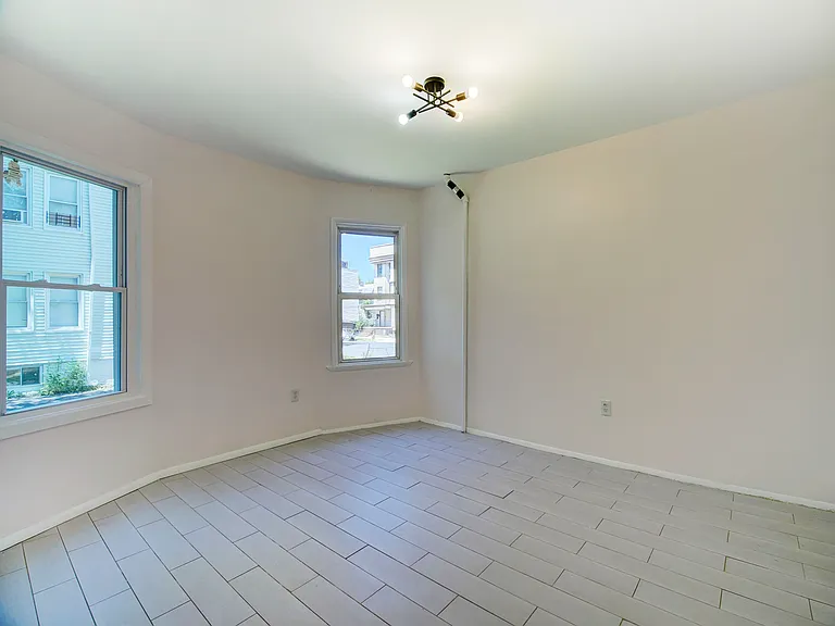 79 Eaton Pl #1 — Photo 7