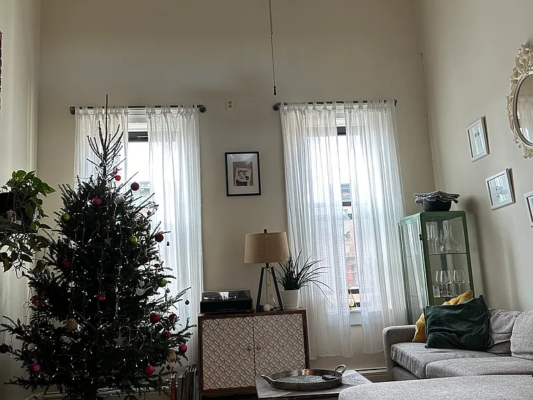 202 Washington St #4R — Photo 2