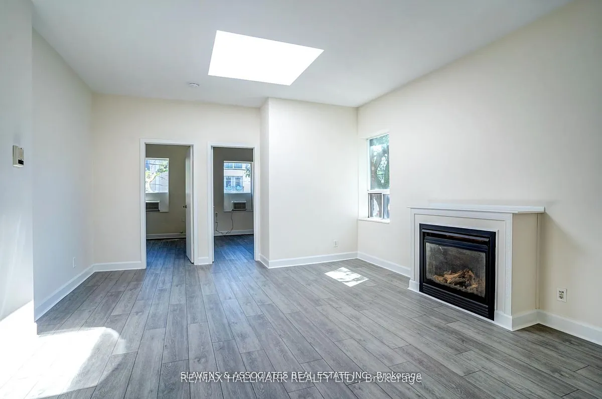 Building Photo - 420 Parliament St #1