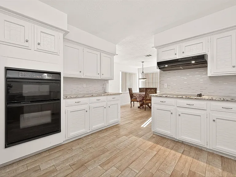 3815 Fernglade Dr — Photo 21