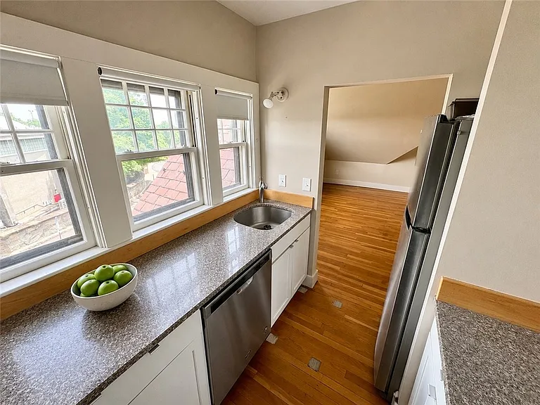 264 Bowen St #3E — Photo 7