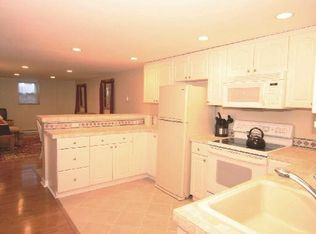 5 Hundley Ct APT 1E, Stamford, CT 06902