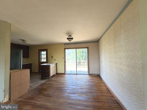4th image of 9301 Liberty Ct