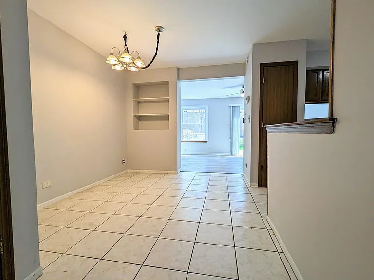 829 N Tamarac Blvd — Photo 3