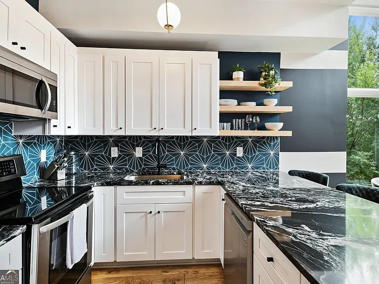 208 12th St NE #304 — Photo 7