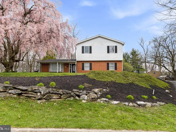 381 Laurie Ave, Hummelstown, PA 17036