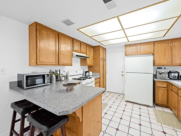 12168 Mount Vernon Ave #16 — Photo 6