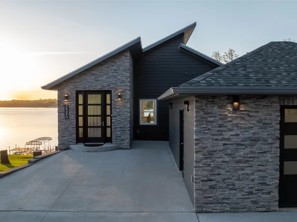 25490 182nd St, Spirit Lake, IA 51360