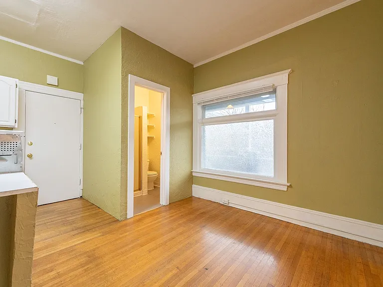1404 SE Madison St — Photo 8