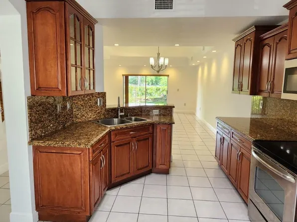 8960 W Flagler St APT 3, Miami, FL 33174
