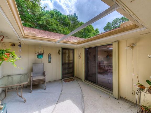 4th image of 337 Bearded Oaks Cir