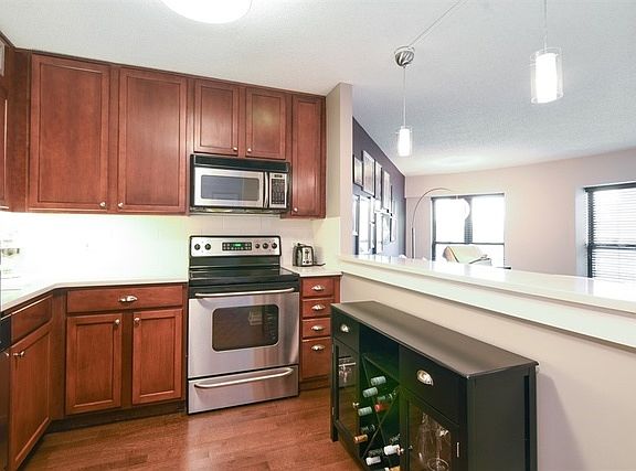 4th image of 350 W Belden Ave APT 414