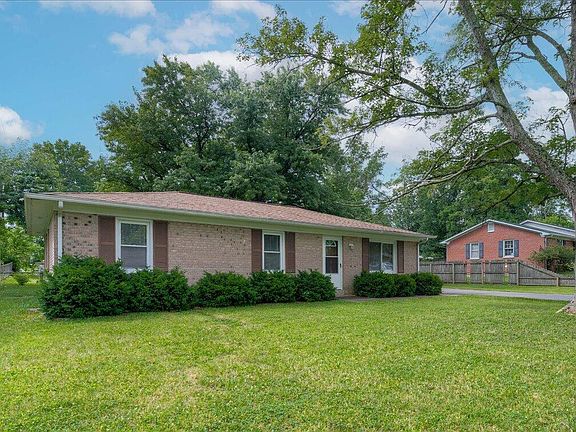 4th image of 304 Oakwood Dr