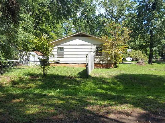 3rd image of 305 Woodlawn Dr