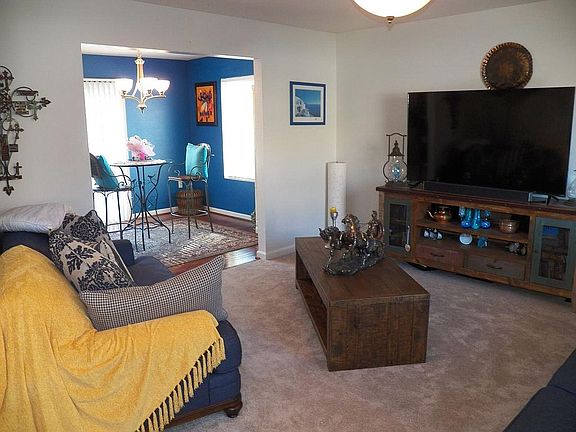3rd image of 625 Seitz Ct