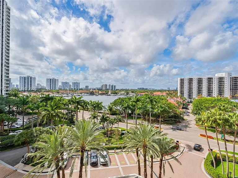 21205 Yacht Club Dr #805 — Photo 12