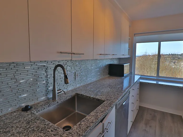 1800 Taylor Ave N #110 — Photo 6