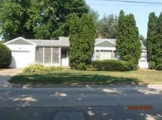 909 53rd St, Moline, IL 61265