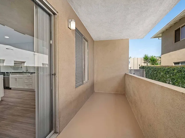 Los Robles Apartments — Photo 18