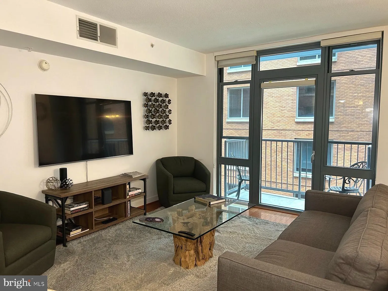 Quincy Court Condominium — Photo 4