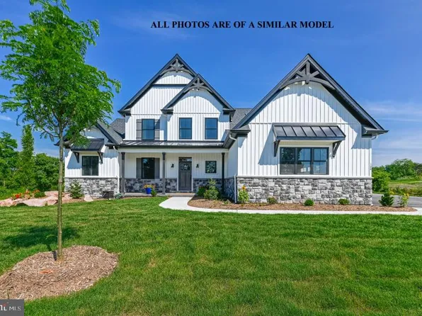 786 Oxford Dr, York, PA 17406