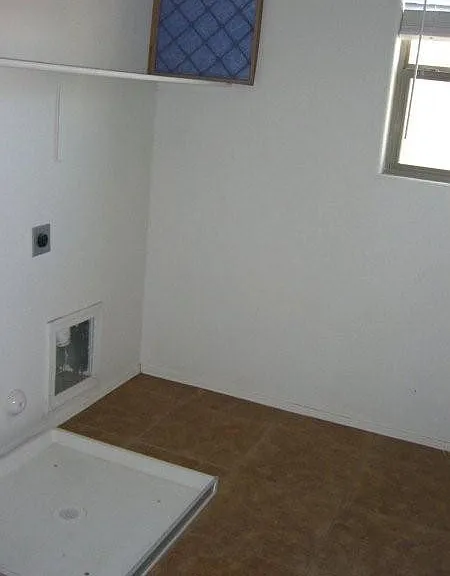6907 S Emerald Pl — Photo 9