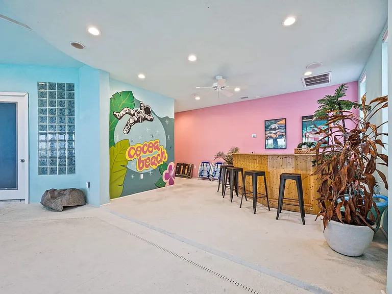 Building's Lounge