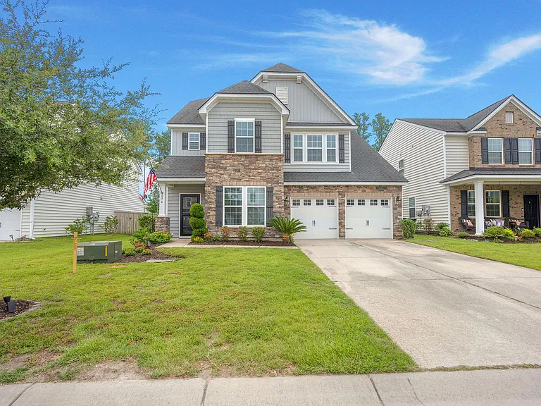 694 Redbud Ln — Photo 2