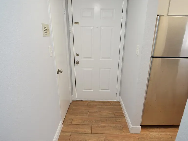 8722 Mallard Reserve Dr #102 — Photo 4