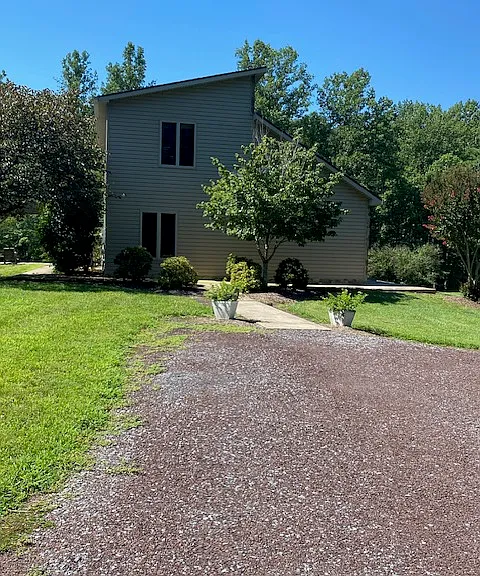 Walk way from parking to side of the guest house
