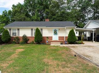 8 Hale Dr, Taylors, SC 29687