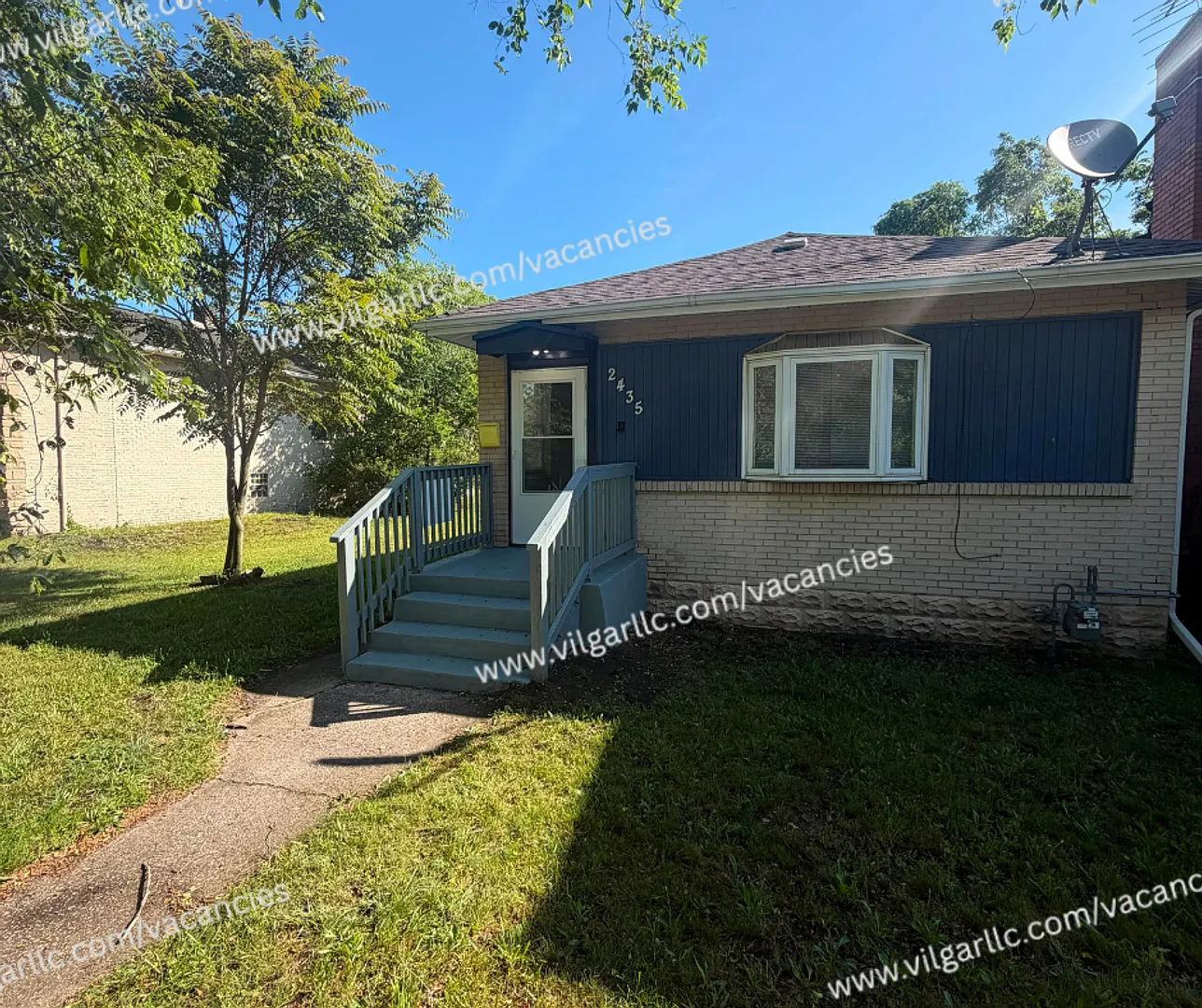 Newly Renovated 3 Bedroom 1 Bathroom Home — Photo 1