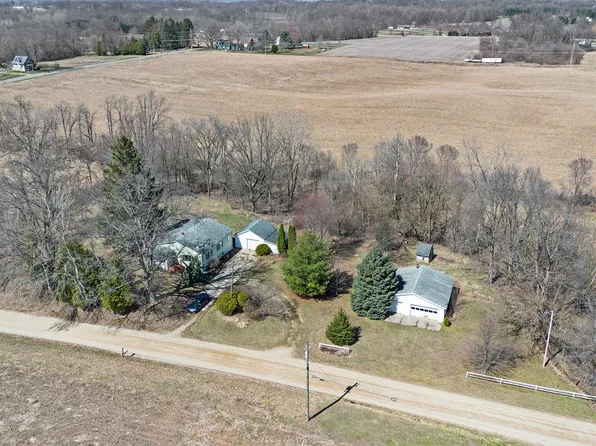 9007 Lake Rd, Berrien Center, MI 49102