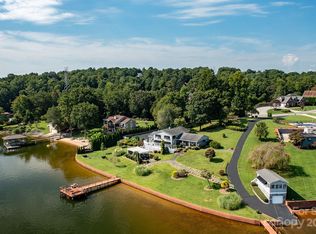 5814 Selkirk Dr, Hickory, NC 28601