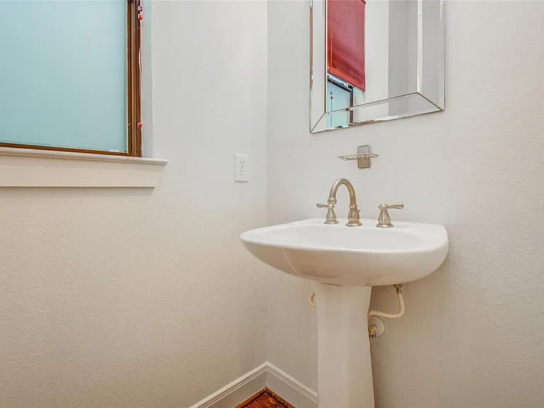 2414 Charleston St #B — Photo 17