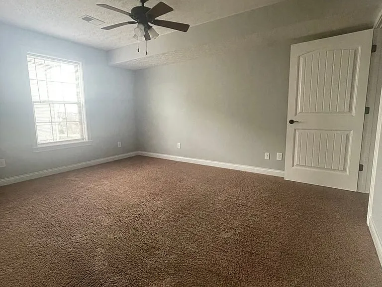 Twin Lakes Apartments — Photo 15