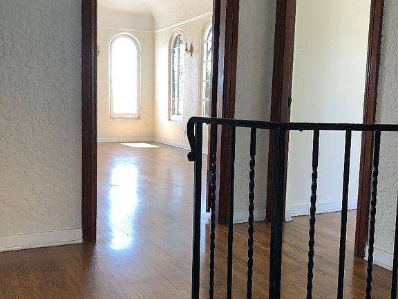 landing entry , with studio to the right