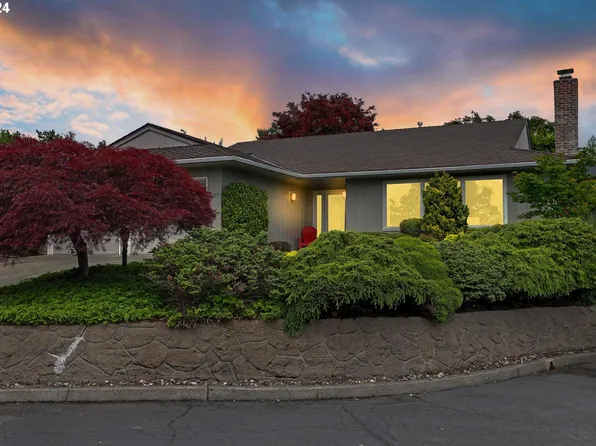 7617 SW Green Valley Ter, Portland, OR 97225