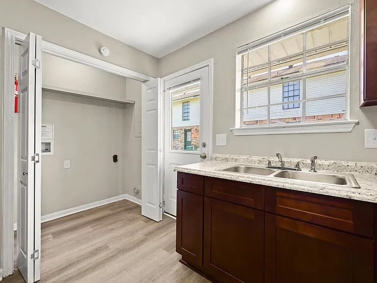 12027 Roddy Rd — Photo 10