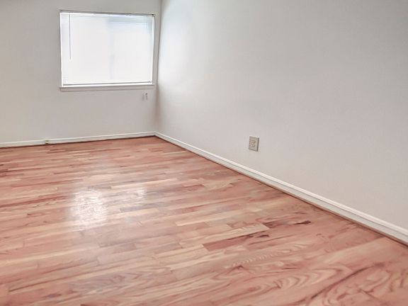 5th image of 4221-4233 Hickory Ave #A