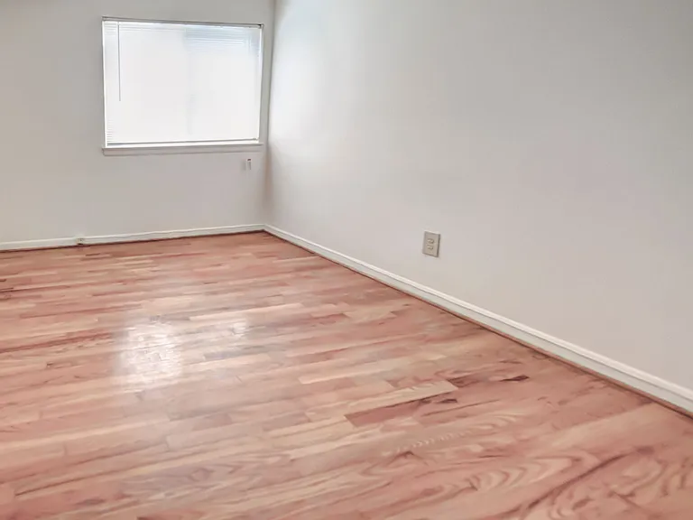 HIckory Heights Apartments — Photo 5